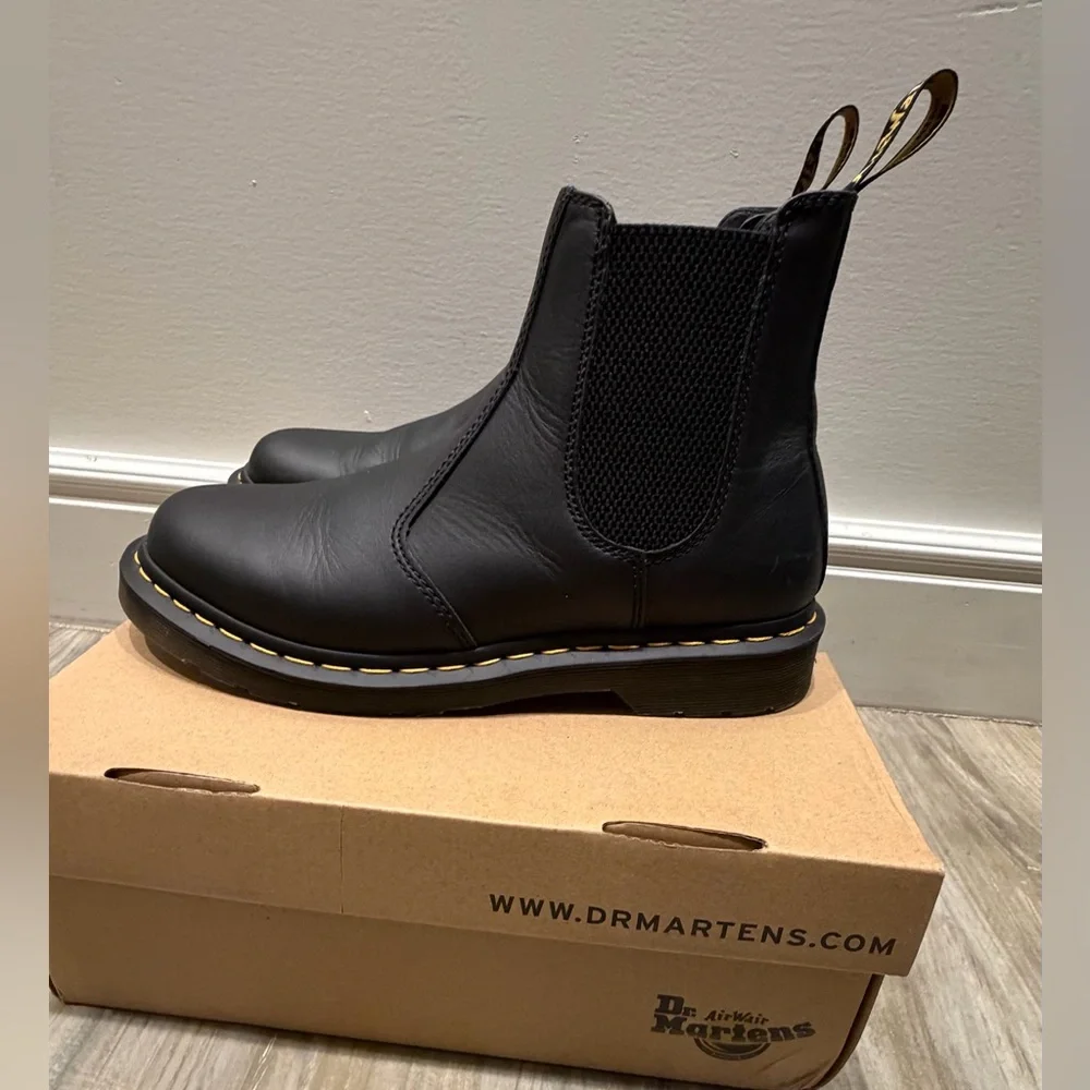 Dr. Martens 2976 Chelsea Boots 🥾 - Picture 10 of 16